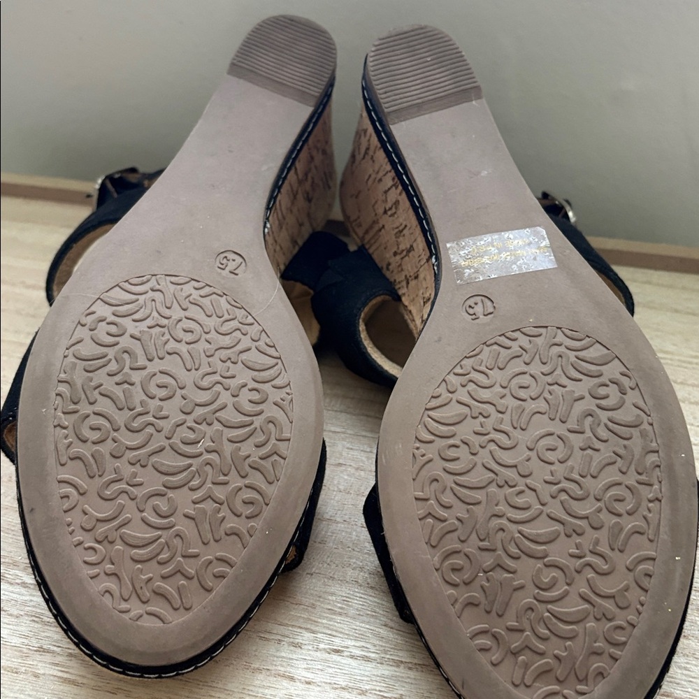 Black Wedge Sandals💥Like New💥 - Picture 4 of 4